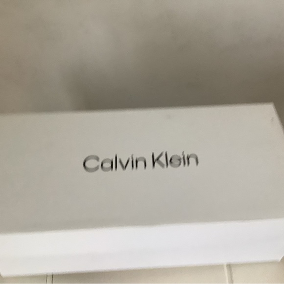 Calvin Klein flats - Picture 2 of 8